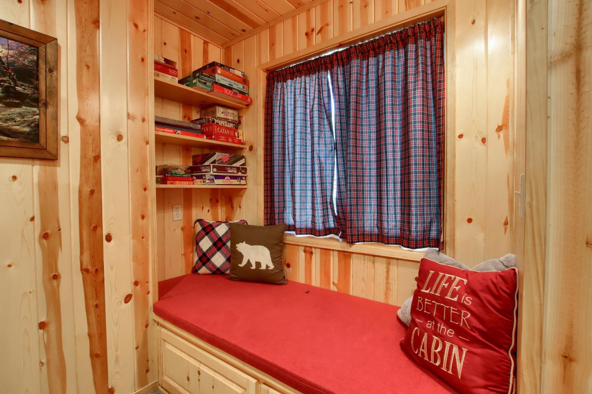 Shangri La-de-da At The Redwoods Holiday home *
